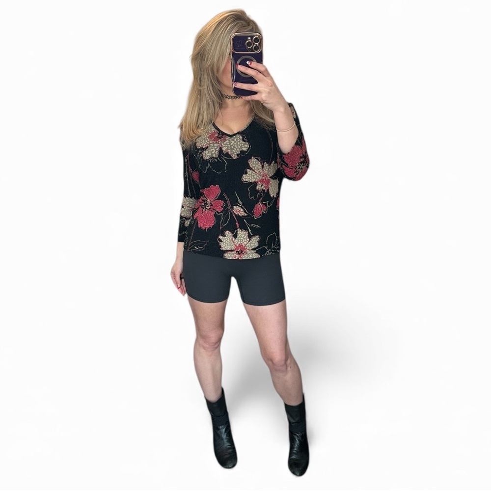 Vintage 90’s/Y2K Era Chico's Black and Red Metallic Floral Top Size Medium